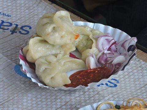 Steamed chicken momos
